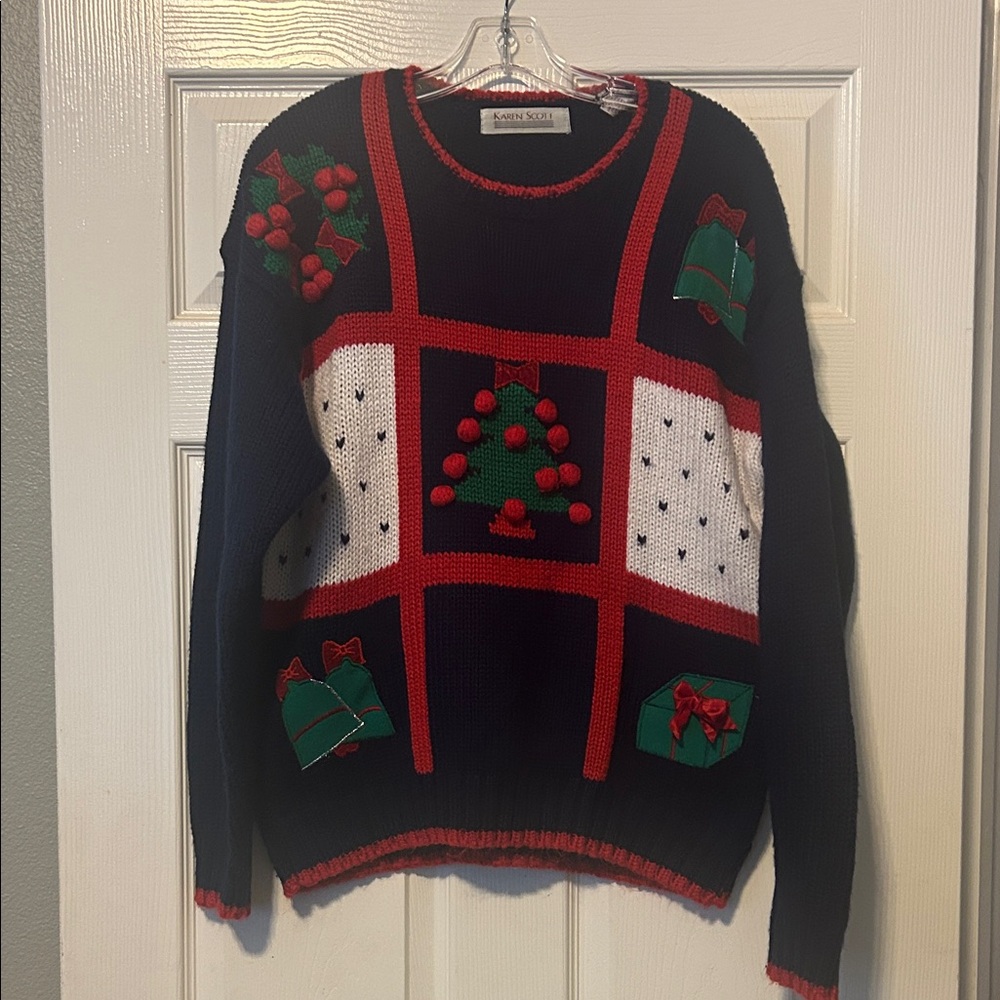 Vgt Karen Scott Festive Holiday Sweater with Tree and Gift Design. Medium